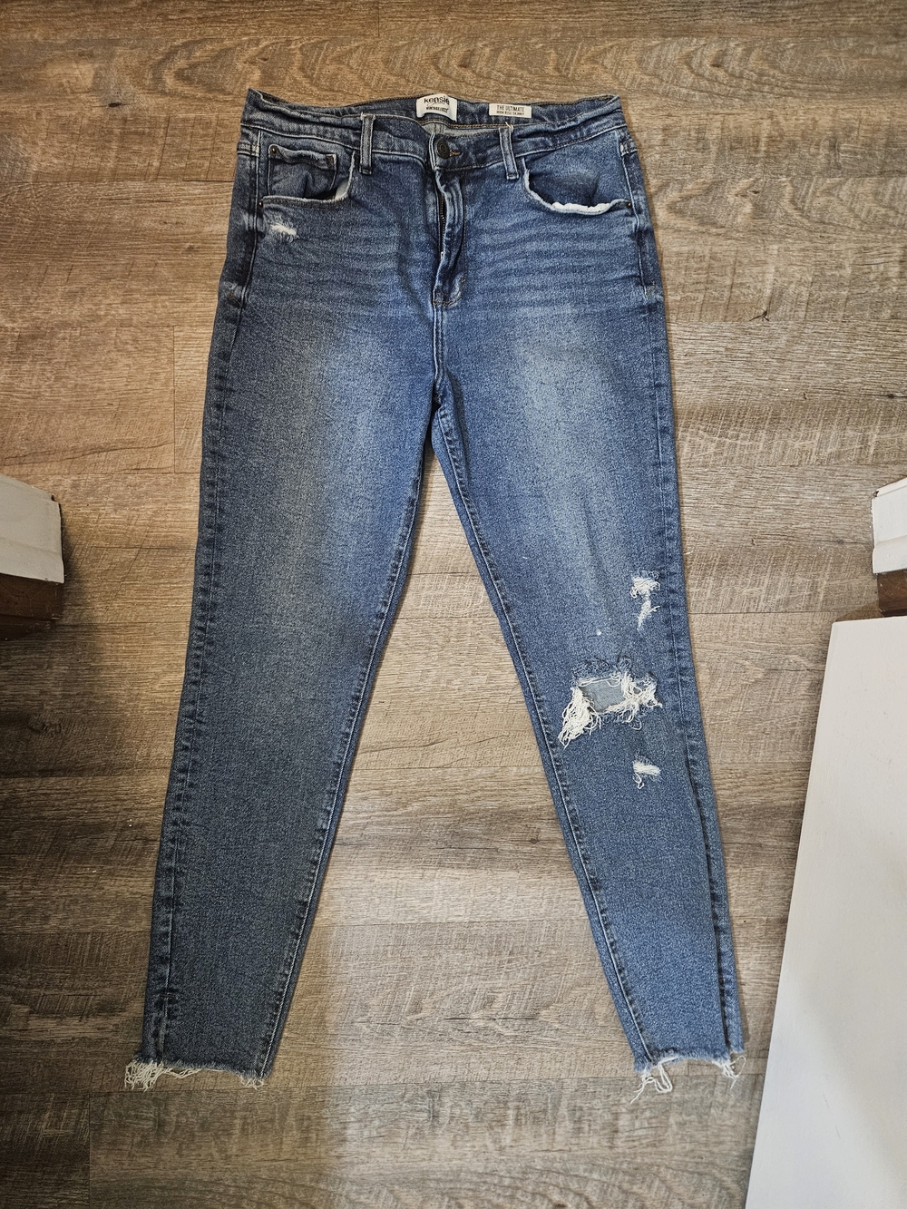 Kensie Vintage Luxe Washed Blue Distressed High-Rise Skinny Jeans